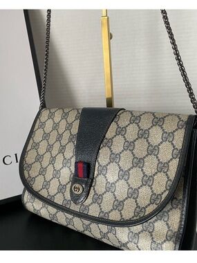 ✋🛑PRICE DROP ✋🛑Authentic Gucci Leather Clutch Crossbody/Shoulder Bag Gucci.
